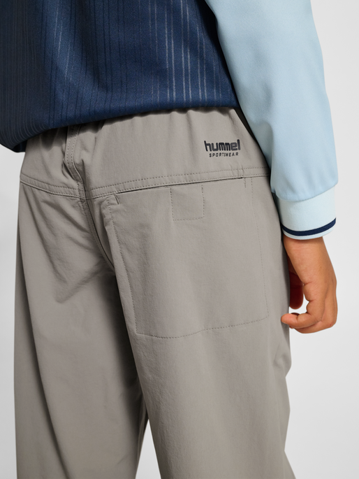 hmlJR HERAM PANTS, ROCK RIDGE, model