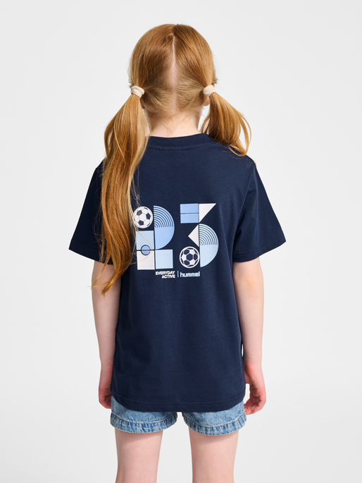 hmlJR GRAPHIC T-SHIRT S/S, DRESS BLUES, model