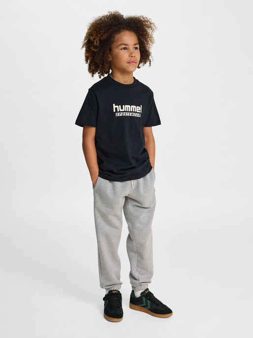 hmlJR BASE T-SHIRT S/S, BLACK, model