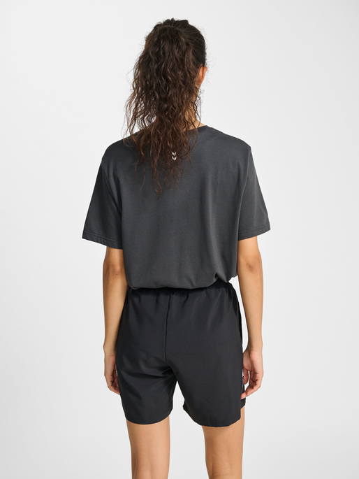hmlPULSE GRAPHIC T-SHIRT S/S, ASPHALT, model