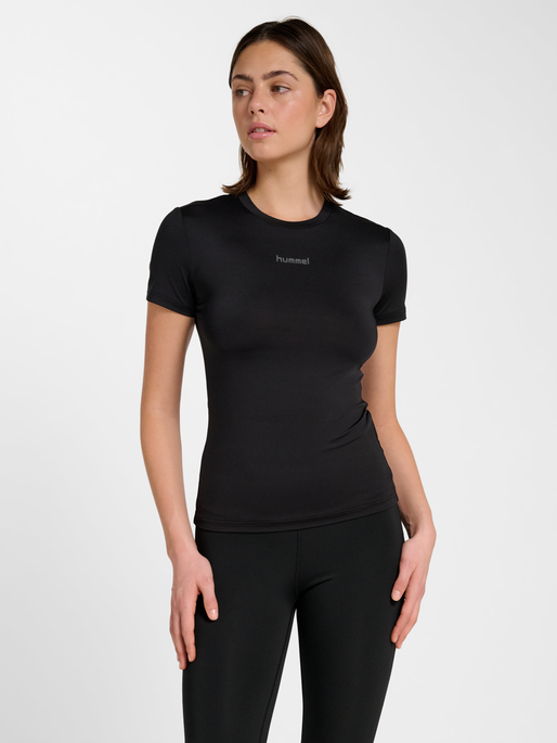 hmlFAST W TRAINING T-SHIRT S/S, BLACK, model