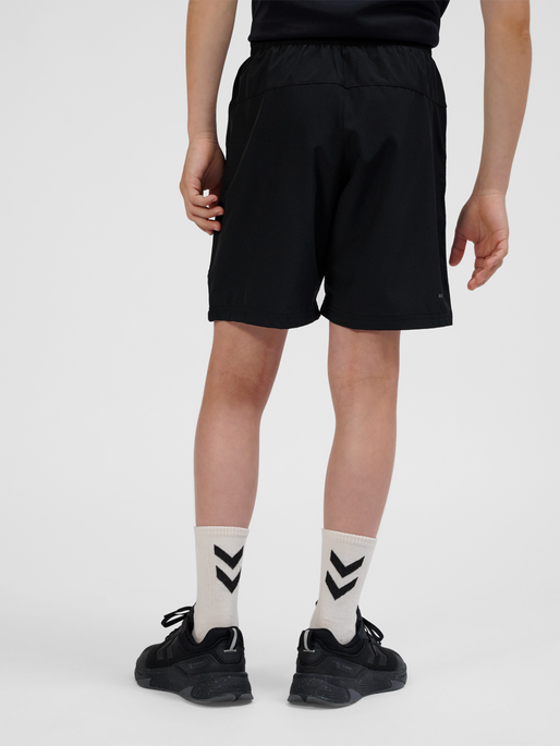 hmlAUTHENTIC WOVEN SHORTS KIDS, BLACK, model