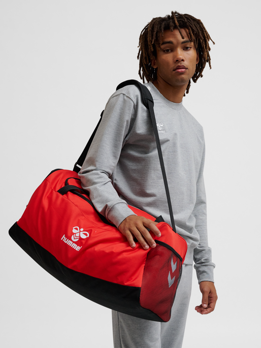 hmlCORE 2.0 SPORTS BAG W. SC, TRUE RED/BLACK, model