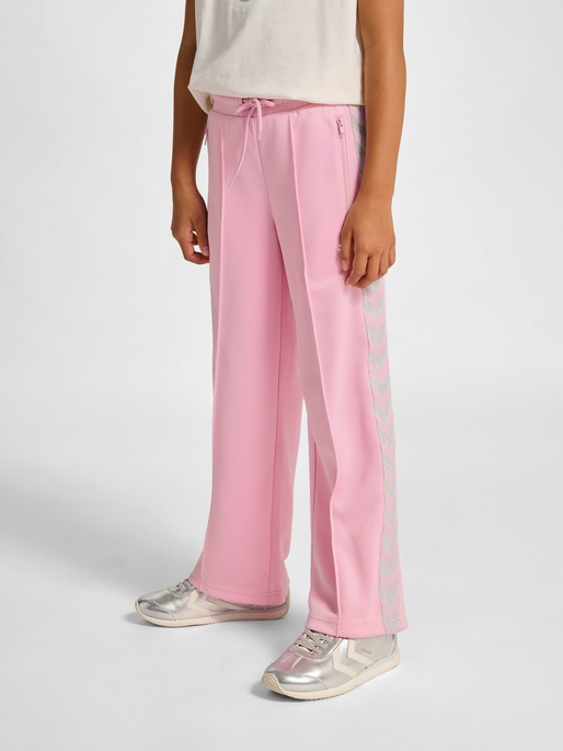 hmlJR WIDE LEG POLY TAPE PANTS, ROSEATE SPOONBILL, model