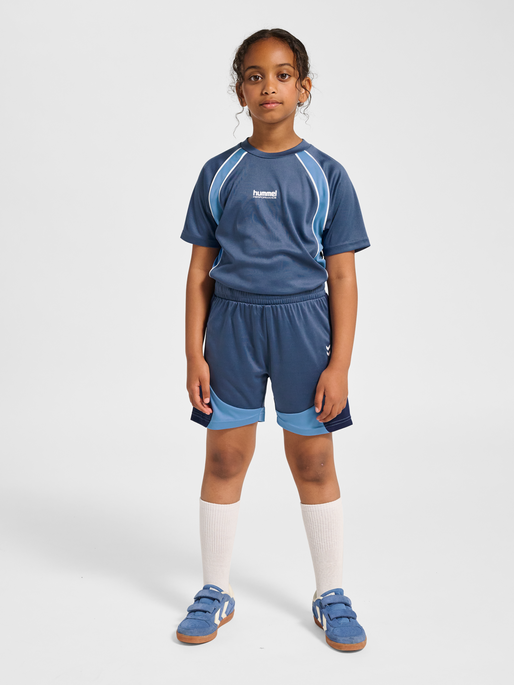 hmlJR GOAL BLOCK SHORTS, BERING SEA, model