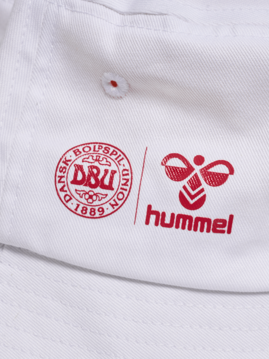 DBU 26 FAN DYNAMITE BUCKET HAT, WHITE, packshot