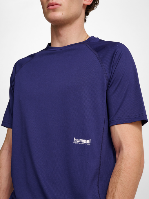 hmlPULSE WORKOUT T-SHIRT S/S, ASTRAL AURA, model