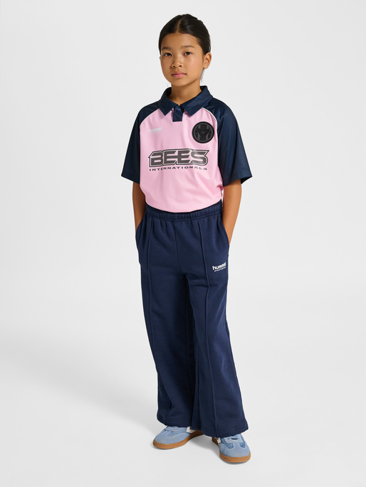hmlJR LOOSE WL PINTUG SWEATPANTS, DRESS BLUES, model