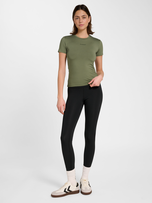 hmlFAST W TRAINING T-SHIRT S/S, DEEP LICHEN GREEN, model