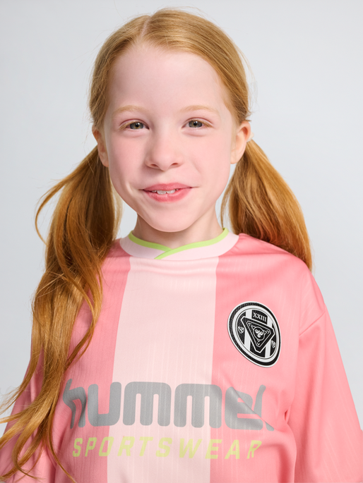hmlJR LOOSE BALL  JERSEY S/S SET, PEONY, model