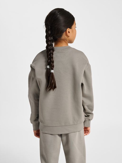 hmlJR LOOSE CREWNECK BEE, ROCK RIDGE, model