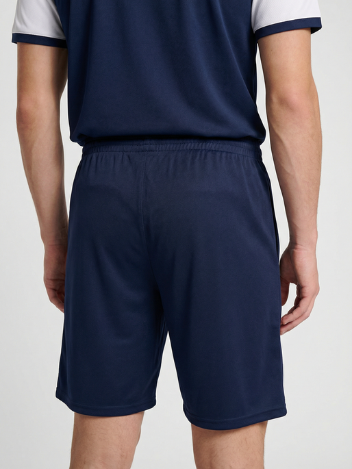 hmlESSENTIAL SHORTS, MARINE, model