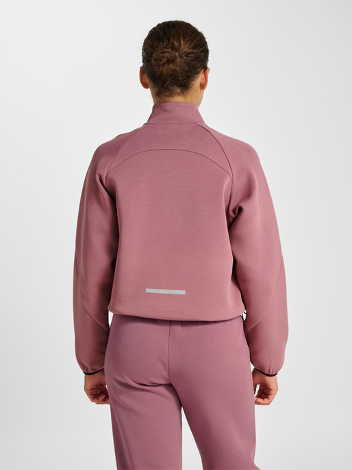 hmlTECH FLEECE WOMEN BOXY HALF ZIP, WISTFUL MAUVE, model