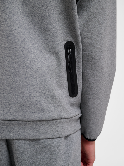 hmlTECH FLEECE REGULAR ZIP HOODIE, GREY MELANGE, model