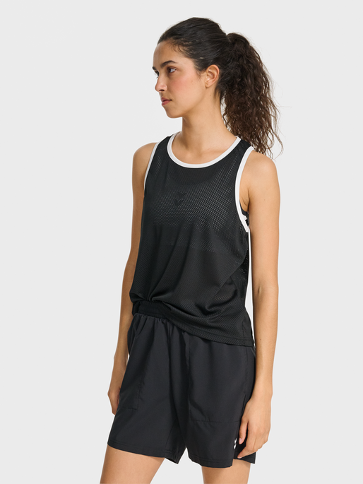 hmlPULSE MESH TANK TOP, BLACK, model
