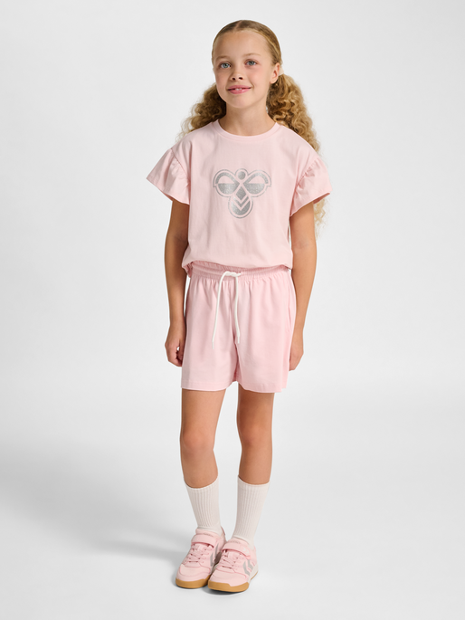 hmlJR LOOSE SOLID SHORTS, PALE LILAC, model