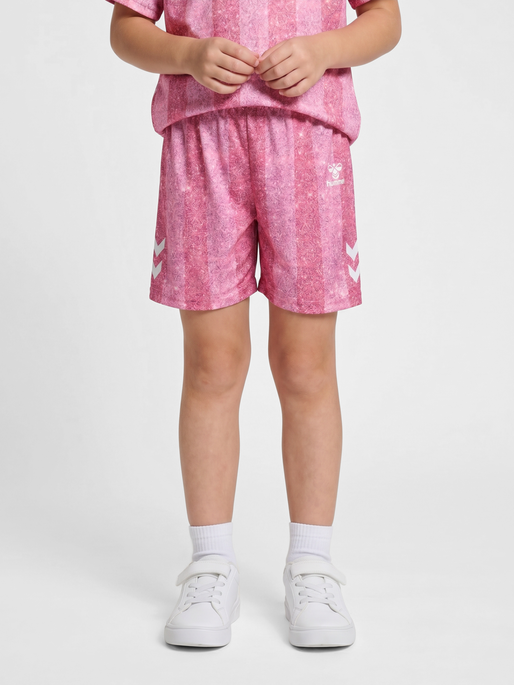 hmlSHIMMER SHORTS, CHATEAU ROSE/BRIGHT WHITE, model
