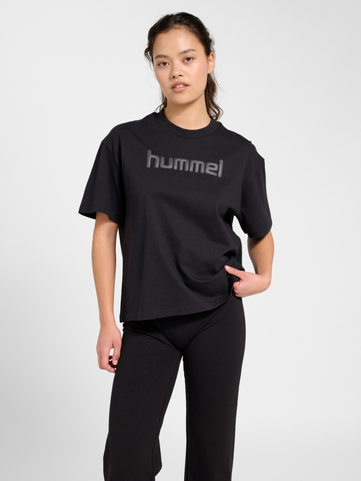 hmlKEEPER GRAPHIC W T-SHIRT S/S, BLACK/EBONY, model
