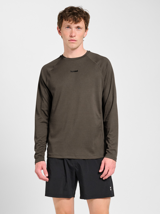 hmlMOMENTUM T-SHIRT L/S, MAJOR BROWN, model