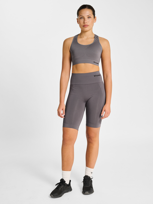 hmlTIF SEAMLESS CYLING SHORTS, SHARK, model