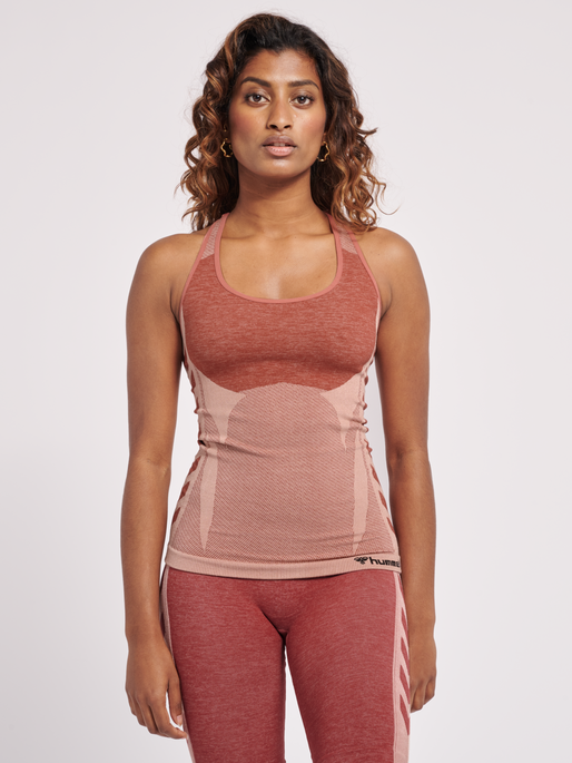 hmlCLEA SEAMLESS TOP, WITHERED ROSE, model