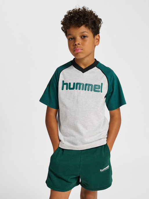 hmlJR REG V-NECK T-SHIRT SS, LIGHT GREY MELANGE, model