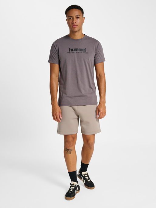 hmlPULSE GRAPHIC T-SHIRT S/S, SHARK, model
