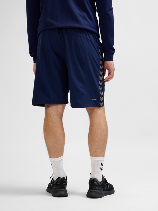 hmlAUTHENTIC WOVEN SHORTS, MARINE, model