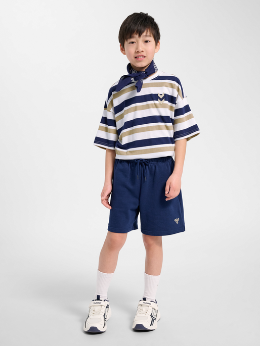 hmlJR JUMP BOXY SWEAT SHORTS, MEDIEVAL BLUE, model