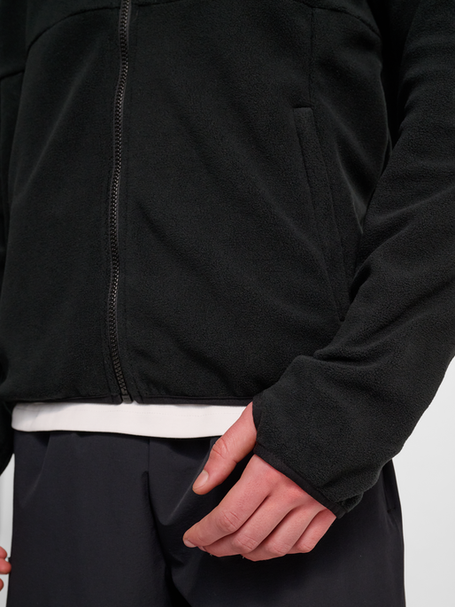 hmlPULSE FLEECE JACKET, BLACK, model