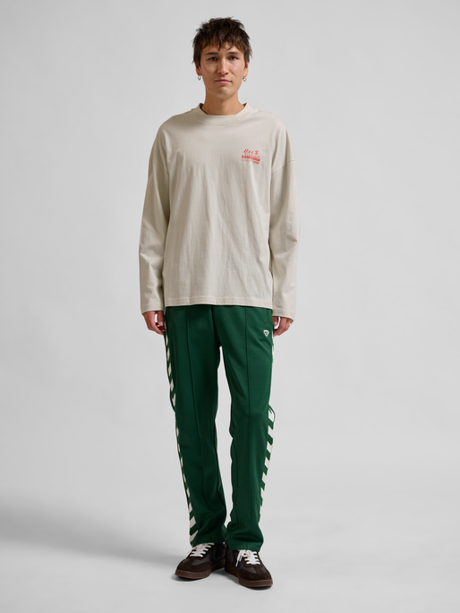 hmlLOOSE T-SHIRT L/S BEES STADIUM, TOFU, model