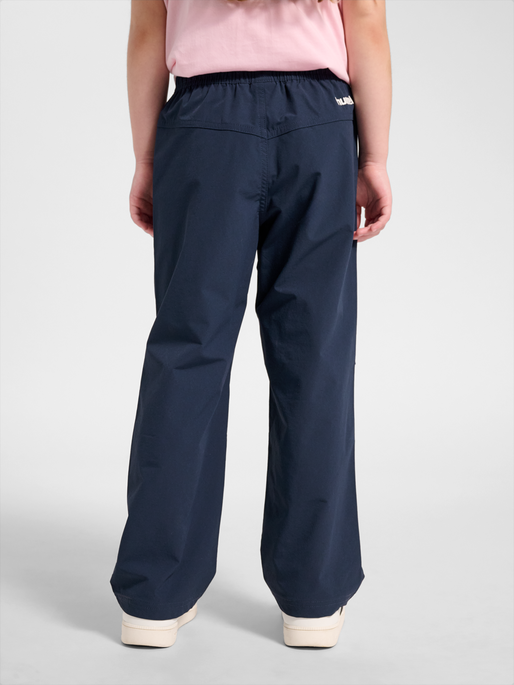 hmlJR HERAM PANTS, DRESS BLUES, model