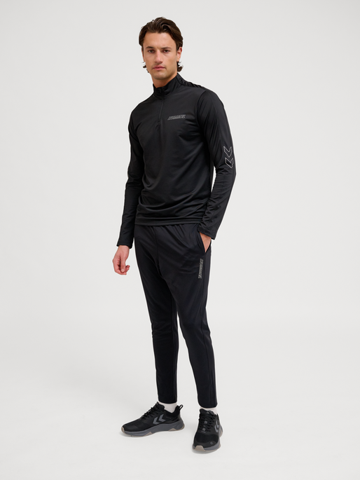hmlTE STRENGTH TRAINING PANTS, BLACK, model