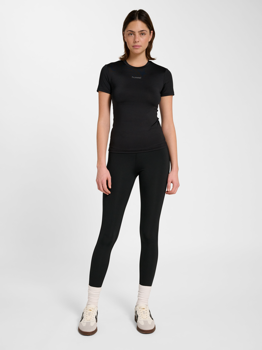 hmlFAST W TRAINING T-SHIRT S/S, BLACK, model