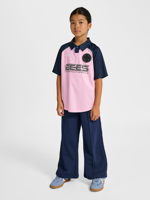 hmlJR LOOSE TIGER SOCCER JERSEY S/S, ROSEATE SPOONBILL, model