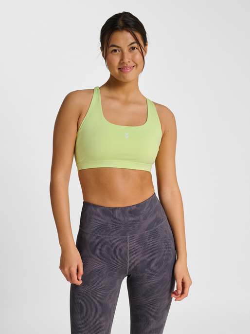 hmlHIIT IMPACT STRAP BRA, SHADOW LIME, model