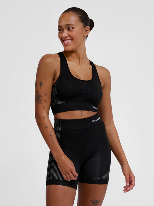 hmlMT SHAPING SEAMLESS PADDED BRA, BLACK, model