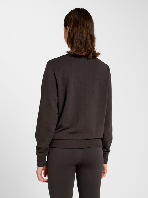 hmlPULSE W SWEAT CREWNECK, AFTER DARK, model