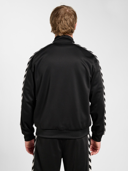 hmlCLUB CHEVRON TRACK TOP, BLACK, model