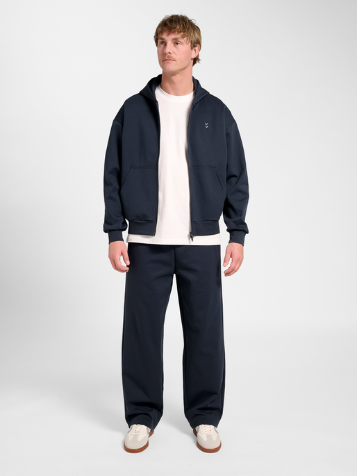 hmlDEFENDER ZIP HOODIE, EBONY, model
