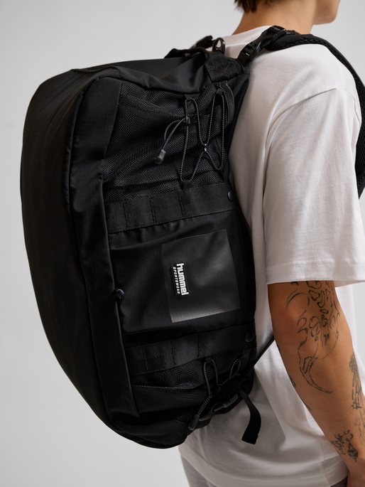 hmlDUFFLE MULTI BAG SPORTSWEAR, BLACK, model
