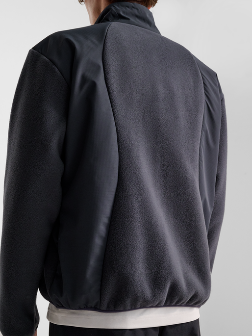 hmlHYBRID FLEECE JACKET, EBONY, model