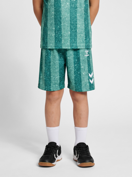 hmlSHIMMER SHORTS, JUNE BUG, model