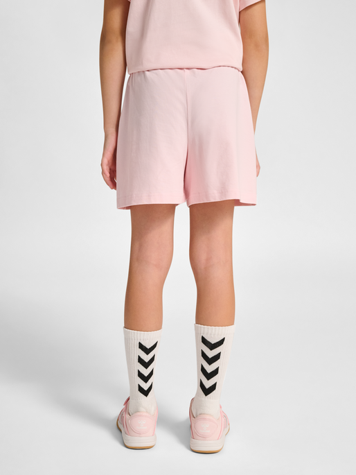 hmlJR LOOSE SOLID SHORTS, PALE LILAC, model