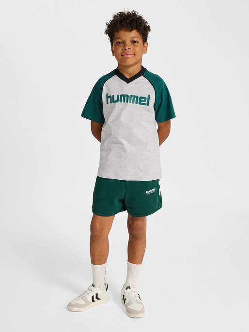 hmlJR REG V-NECK T-SHIRT SS, LIGHT GREY MELANGE, model
