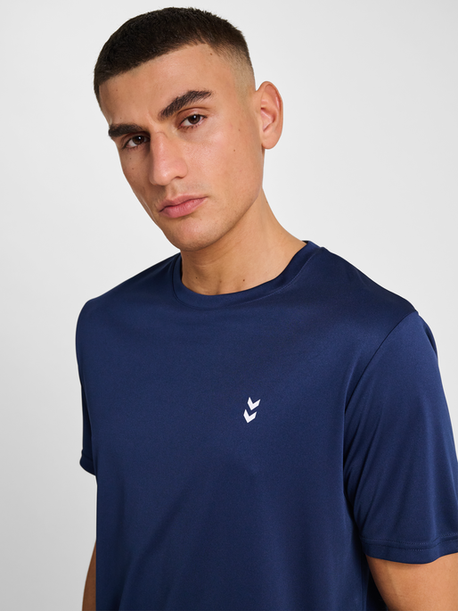 hmlPULSE TRAINING  T-SHIRT S/S, DRESS BLUES, model