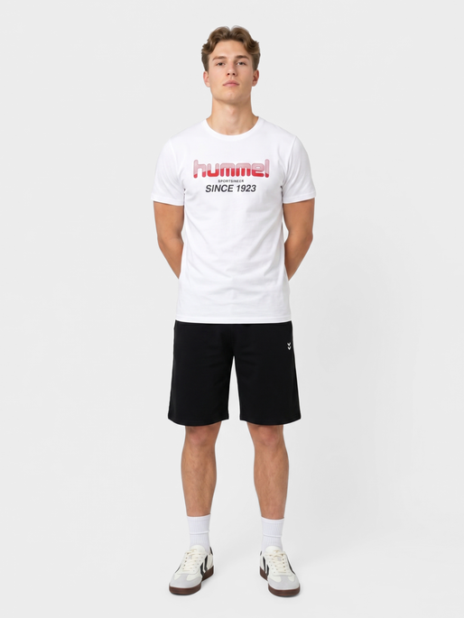 hmlPULSE GRAPHIC T-SHIRT S/S, WHITE, model