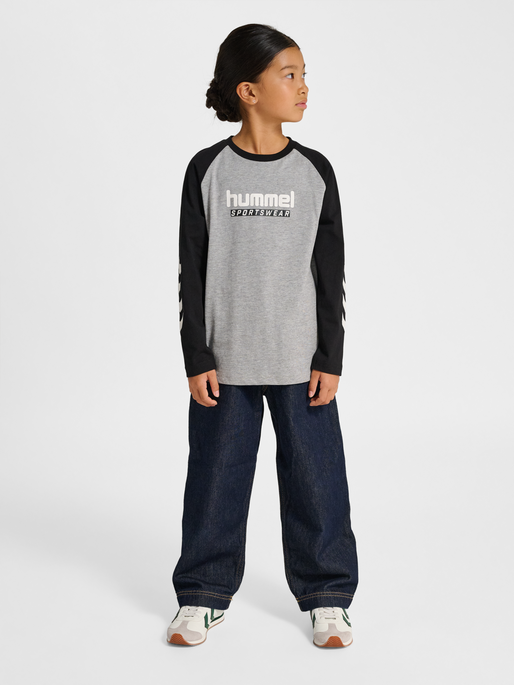 hmlJR LOGO T-SHIRT L/S, GREY MELANGE, model
