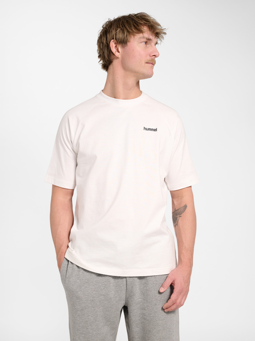 hmlKEEPER GRAPHIC T-SHIRT S/S, WHITE/RED, model