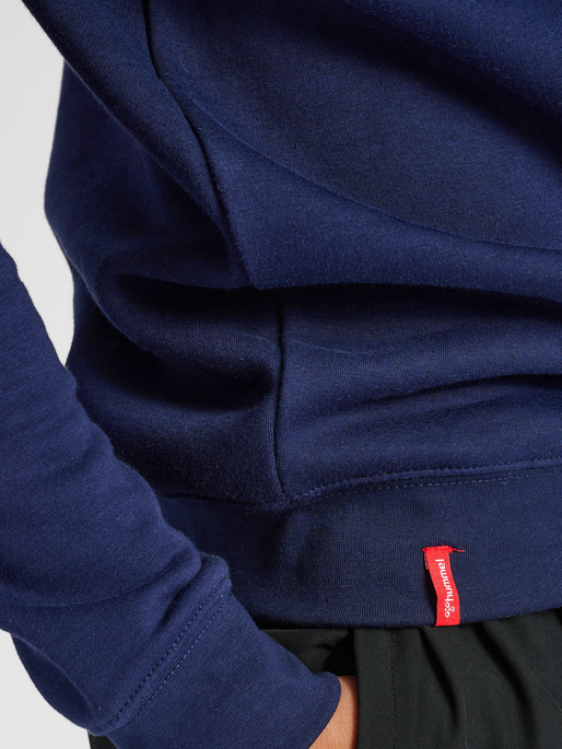 hmlRED HEAVY SWEATSHIRT, MARINE, model